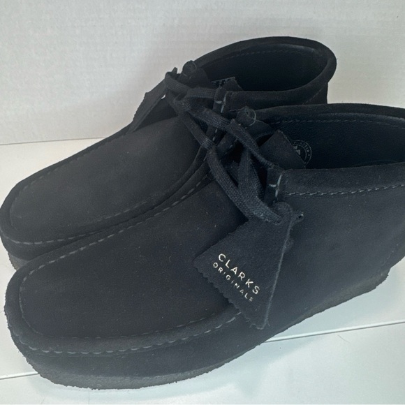 Clarks Shoes - Clarks Women's Black Wallabees Chukka Boots (Mint Condition)